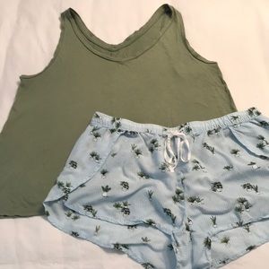 Gilligan & O’Malley Pajama Set Size S, Cute Plant Print